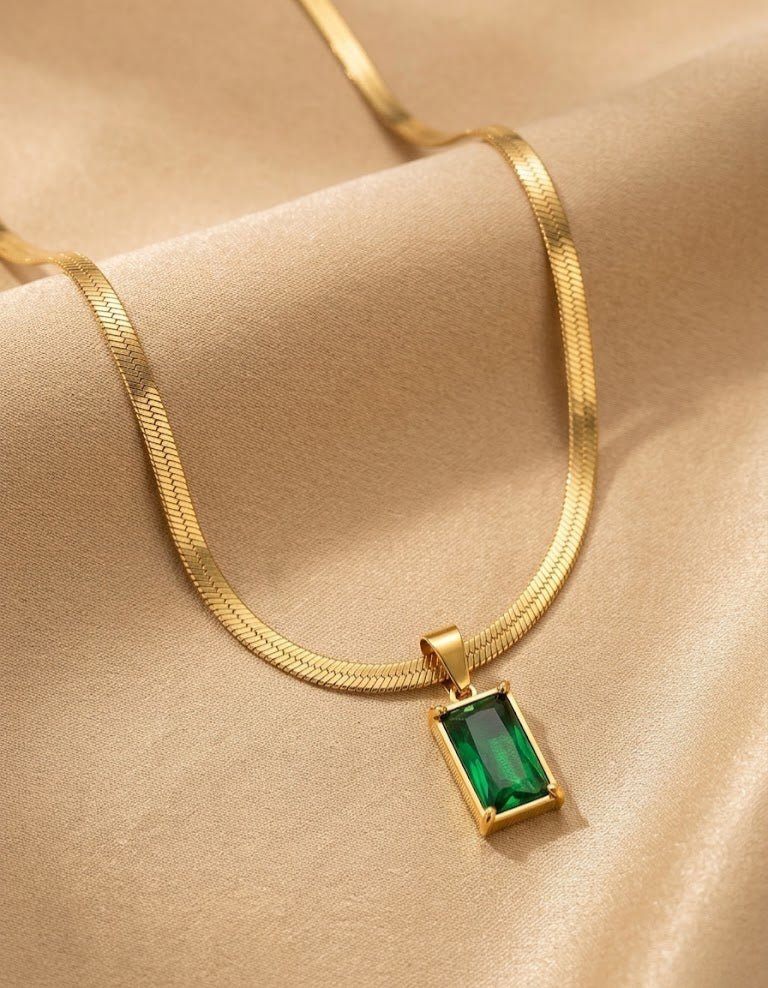 Emerald Elegance Pendant - Glimmer Hub