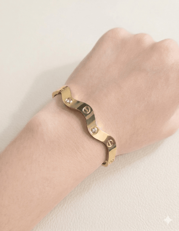 Golden Curve Charm - Glimmer Hub
