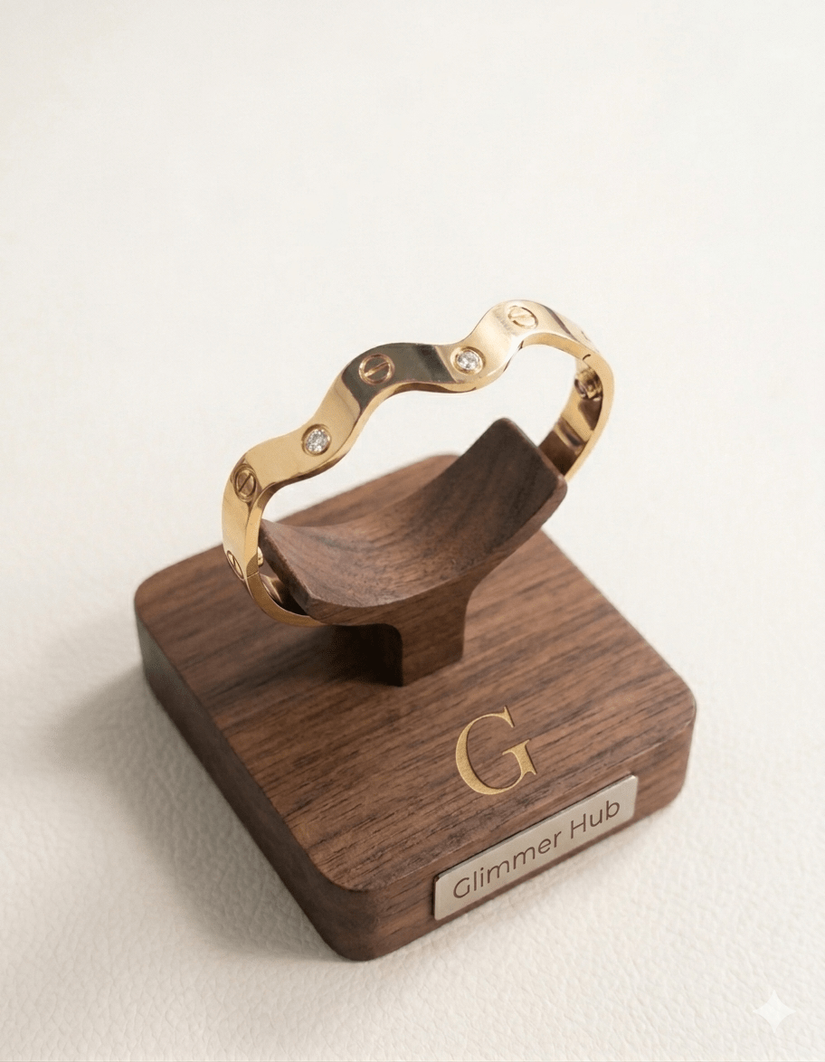 Golden Curve Charm - Glimmer Hub