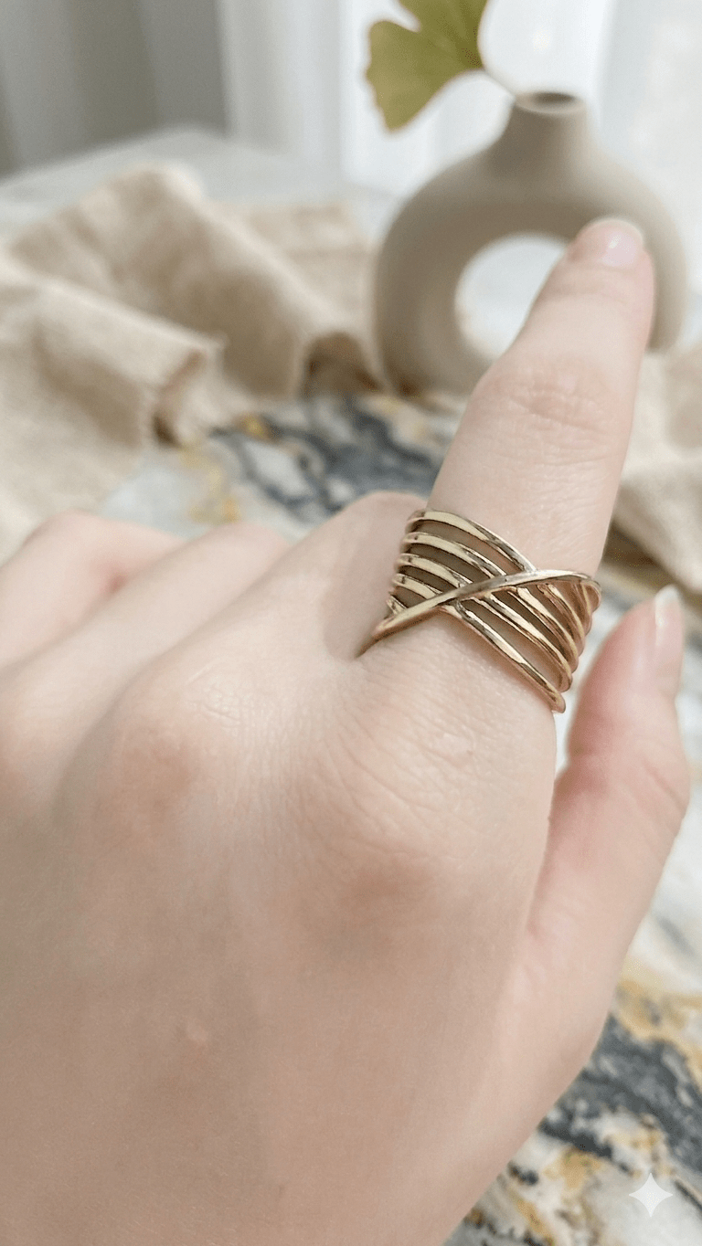 Intertwined Band Ring - Glimmer Hub