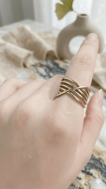 Intertwined Band Ring - Glimmer Hub