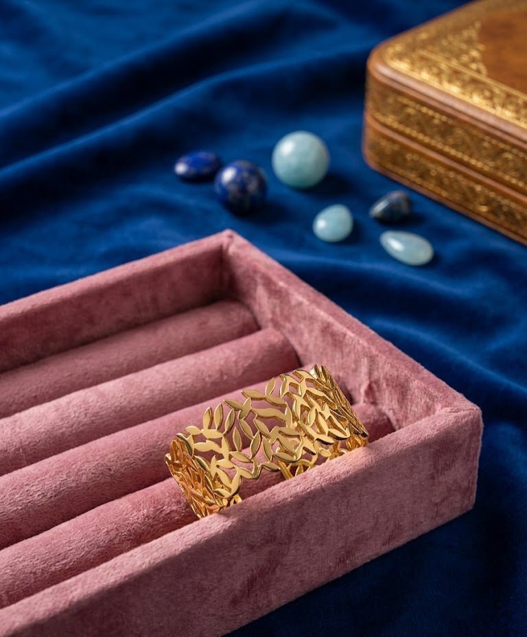 Royal Leaf Cuff - Glimmer Hub